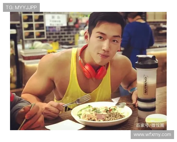 卡卡足球明星展现完美腹肌引领健身潮流的魅力与坚持 卡卡足球明星展现完美腹肌引领健身潮流的魅力与坚持